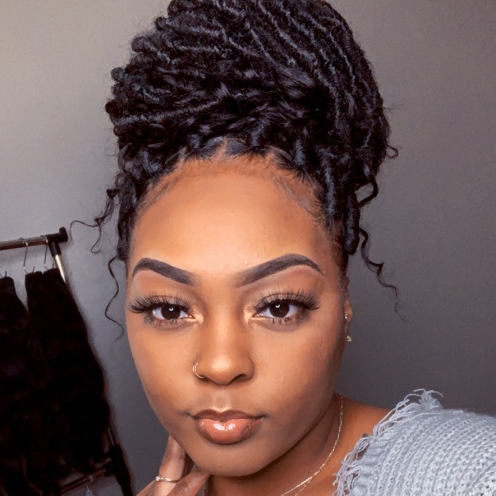 Meet your Posher, Tiara